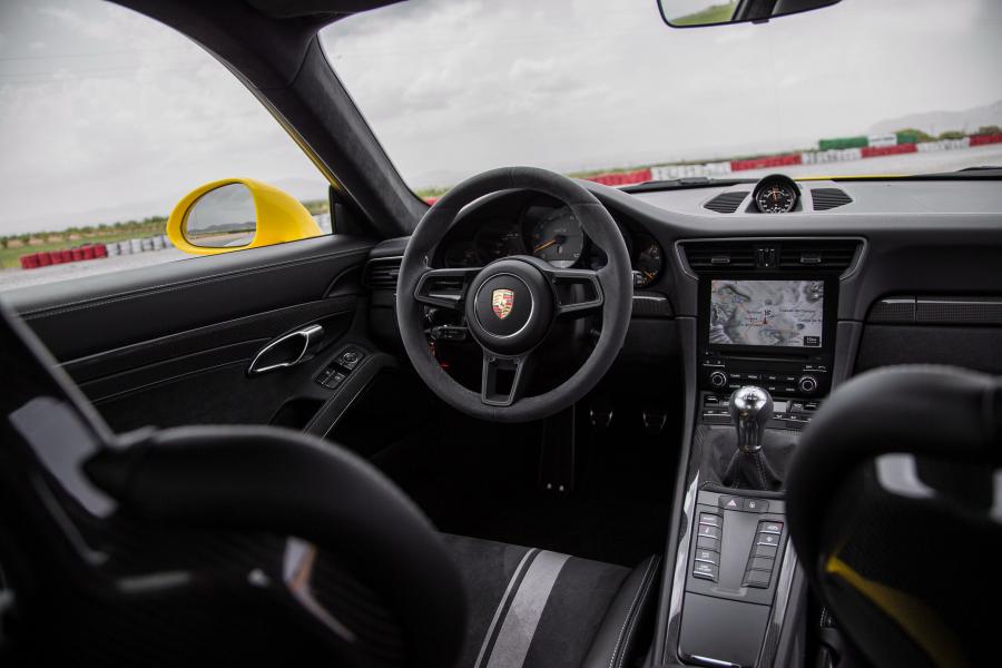 Интерьер Porsche 911 GT3 2017 года  (WW) (фото 35 из 86)